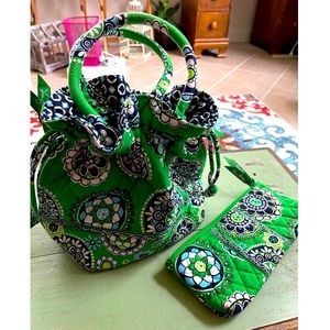Vera Bradley Cupcakes Green set of two EXCELLENT